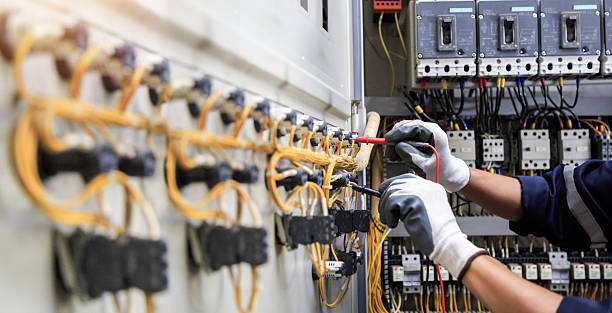 Professional Electrician technician working in Roanoke, AL